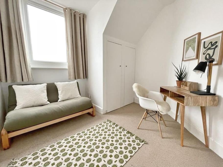 Juniper House by Walpole Bay - Margate - Tap to explore photos
