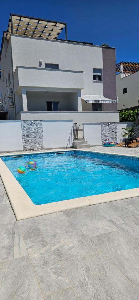 Villa Silver