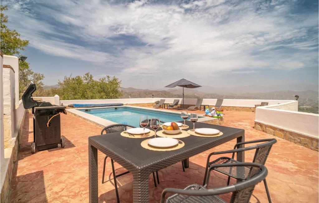 Stunning Home In Iznate With Wifi, Private Swimming Pool And 4 Bedrooms photo 1