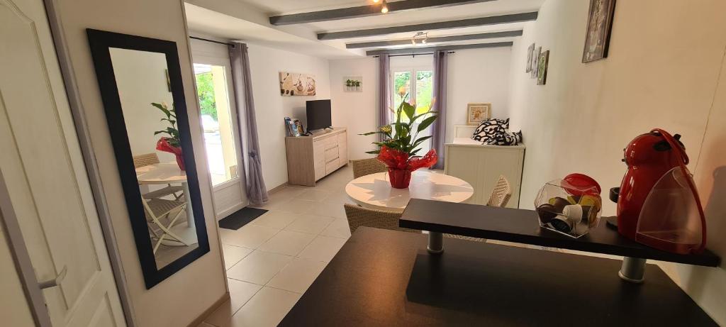Studio le Cèdre avec piscine au calme photo 3