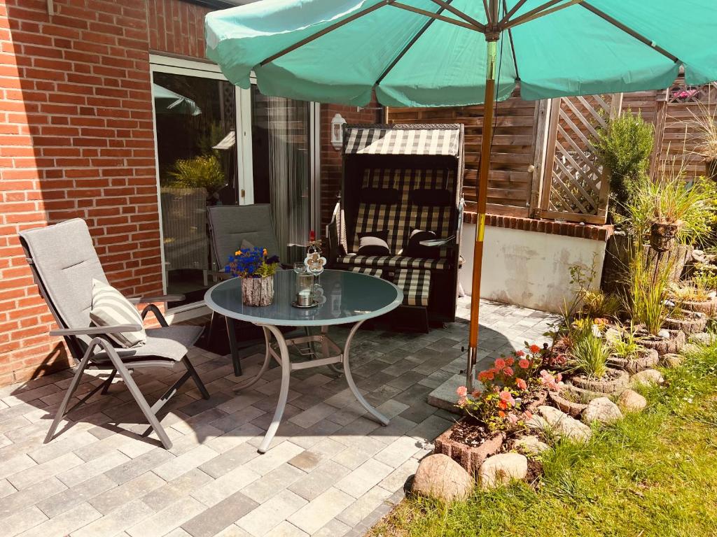 SOLund - Sonne im Herzen - ruhige und sonnige Ferienwohnung mit Terrasse und Garten nahe Strand und Ostsee photo 3