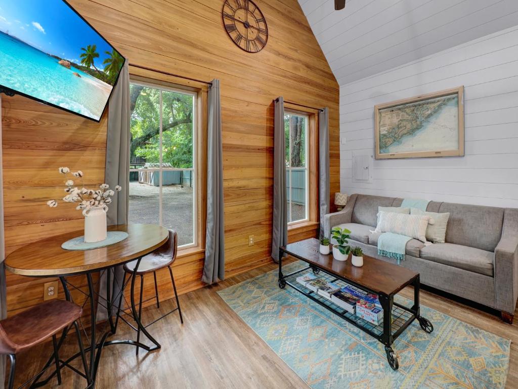 Cozy Island Cottage photo 4