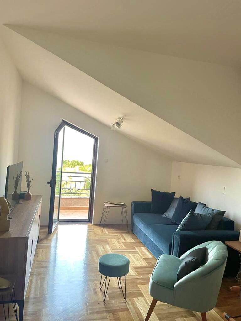Apartment R photo 1