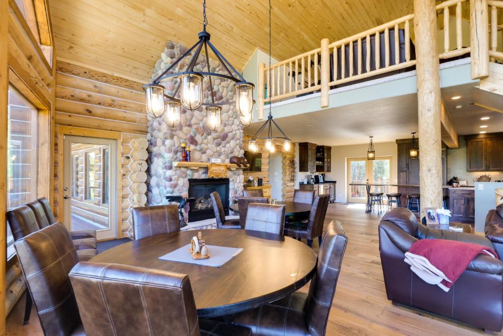 Alma Mountain Getaway with Private Hot Tub and Views photo 2