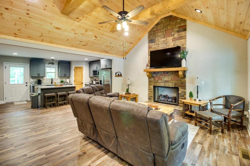 Ellijay Retreat with Access to Community Pools! photo 3