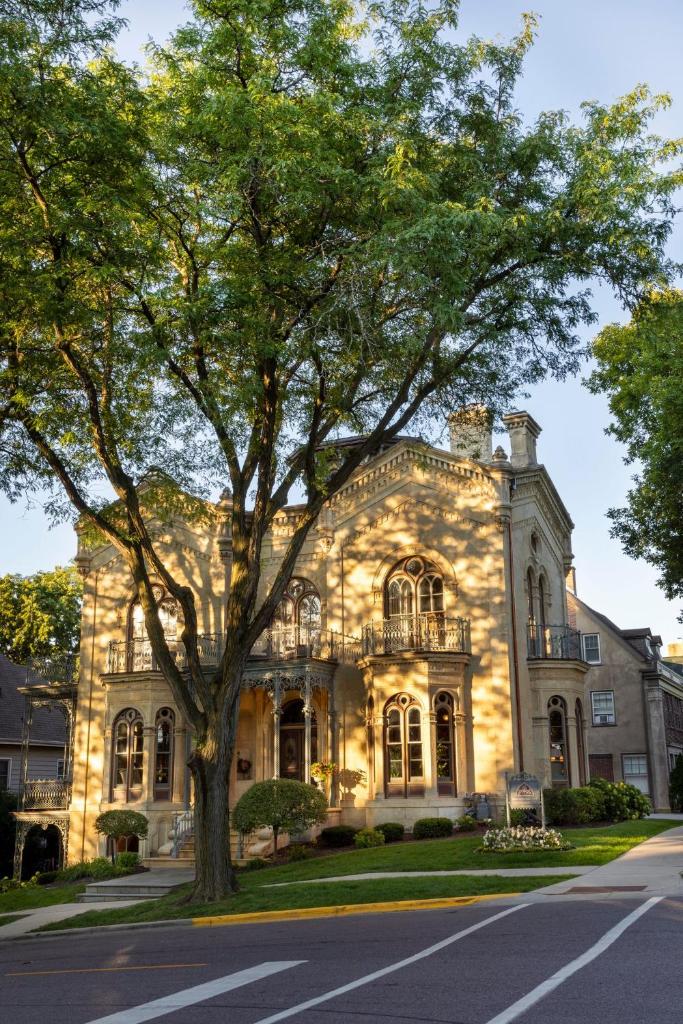 Mansion Hill Inn image