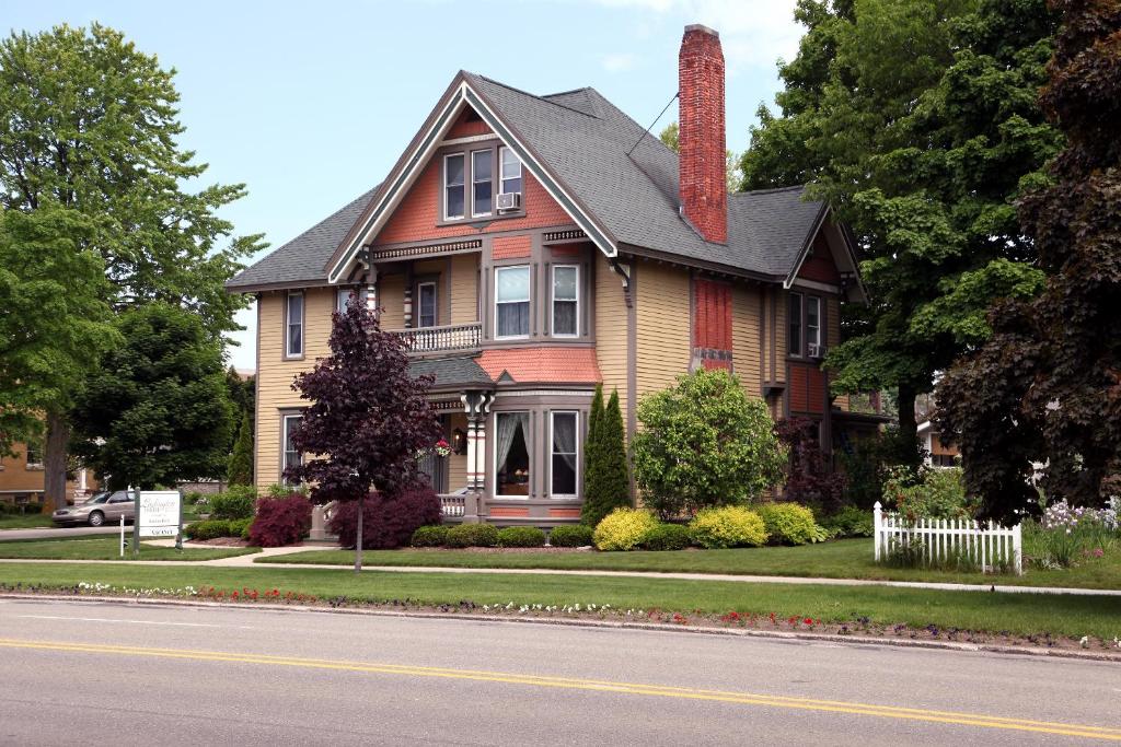 The Ludington House photo 3