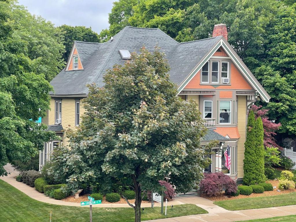 The Ludington House photo 4