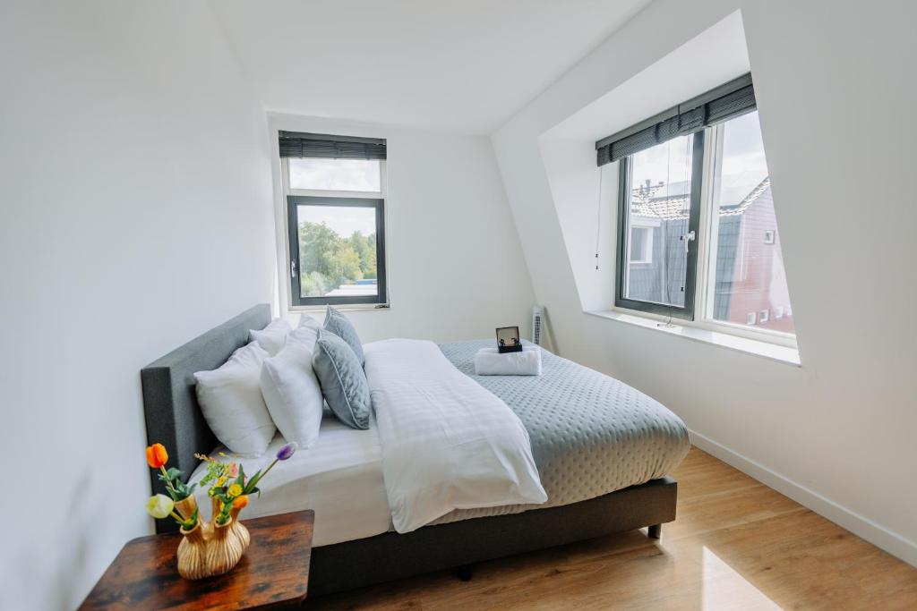 Brand new bright luxurious villa in Amsterdam! photo 3