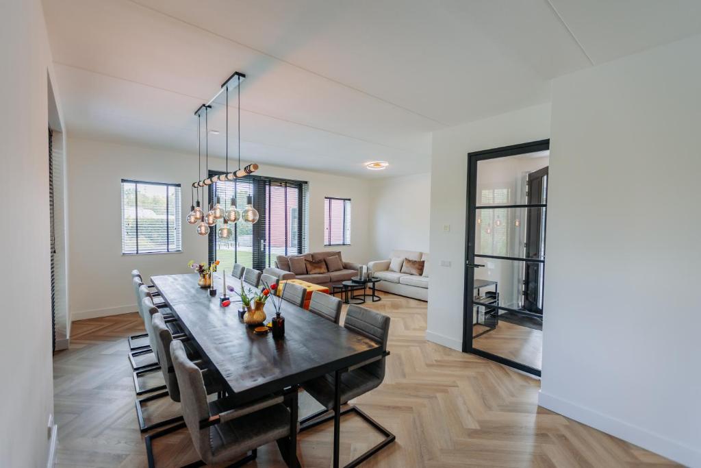 Brand new bright luxurious villa in Amsterdam! photo 1