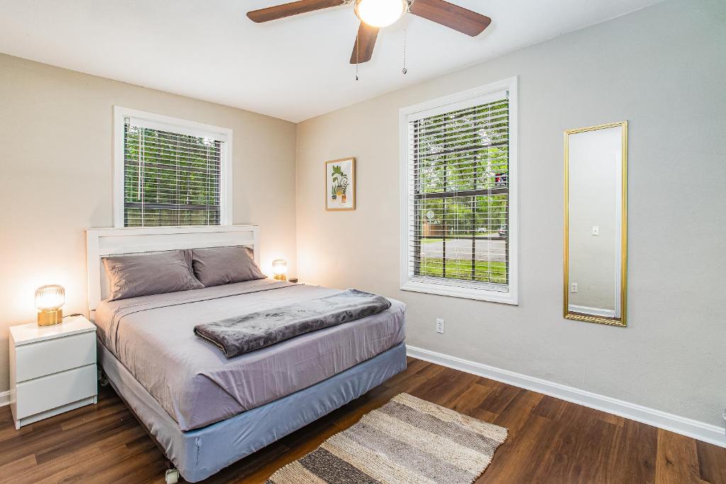 Riverside Hidden Gem W/ Triple Bunk Bed Mins to JAX DT/Riverside photo 4