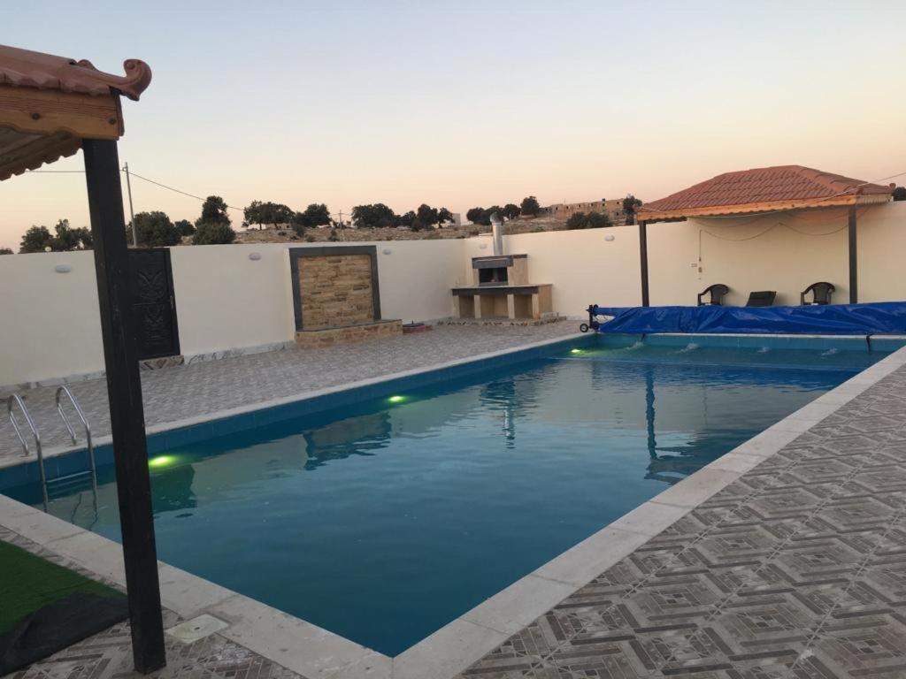 Poolside Perfection - Private Pool & BBQ