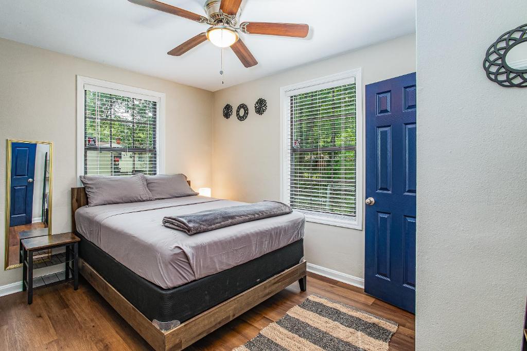 Riverside Hidden Gem W/ Triple Bunk Bed Mins to JAX DT/Riverside photo 3