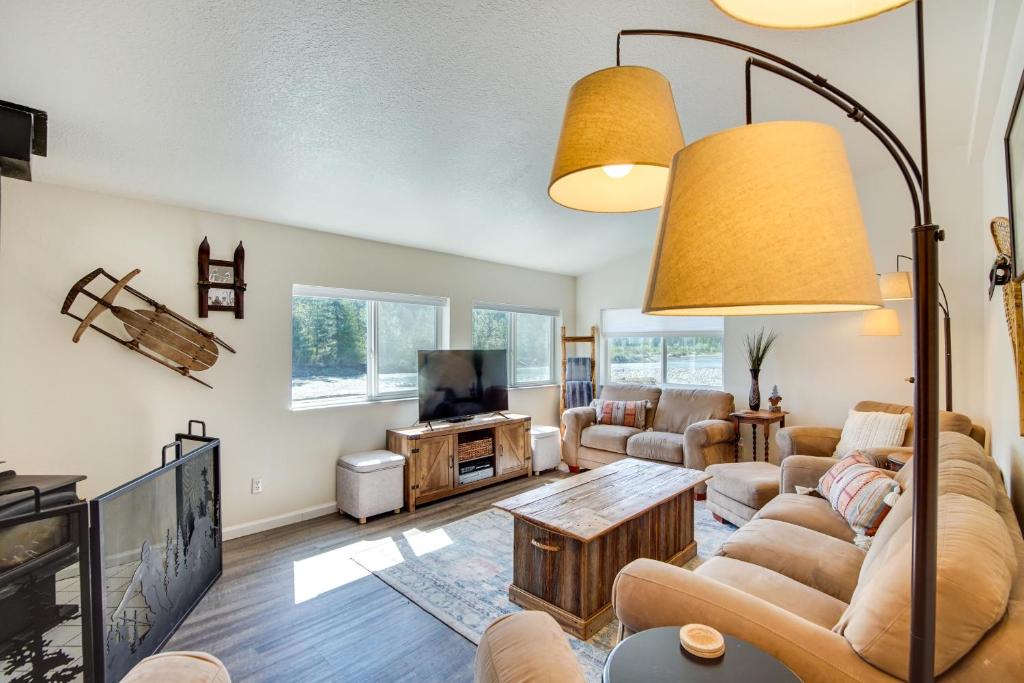 Riverfront Home with Deck, Near Mount Rainier! photo 1