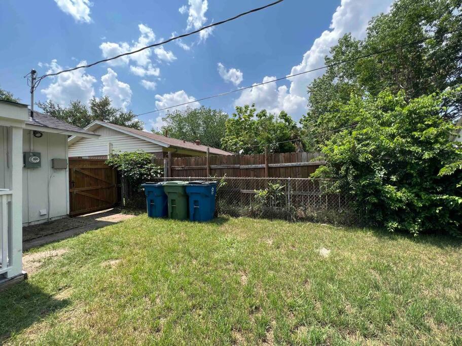 Bright 3BR Near Airport & Lake! photo 3