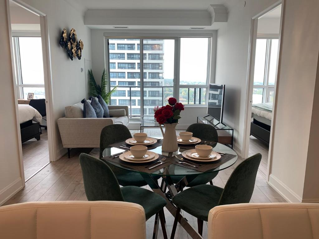 QQ MARKHAM condo photo 4