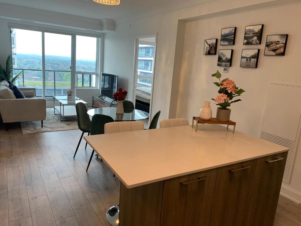 QQ MARKHAM condo photo 2