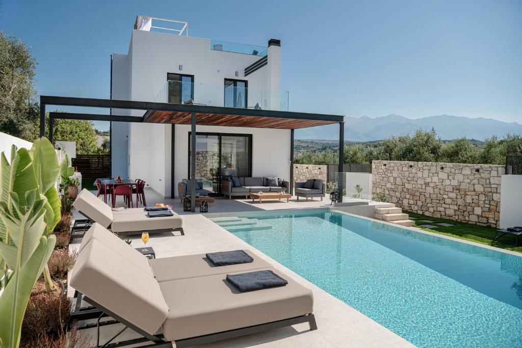 Avrilia Seaside Villa HEATED POOL