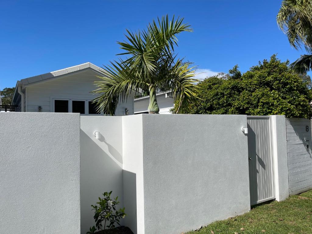 Sunny Palm Cottage Byron Bay - Brand New photo 1