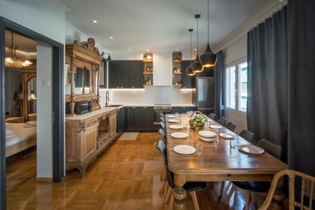 The Grand Victoria 6BR 30m to metro AC Netflix, Athens