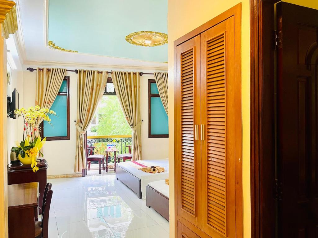 Hải Nam Hotel (Sài Gòn)