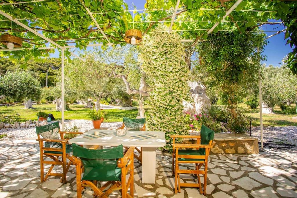 Anthia private studio a breath away from beaches photo 4