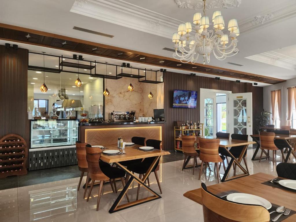 Imperador Palace Hotel Restorant photo 2