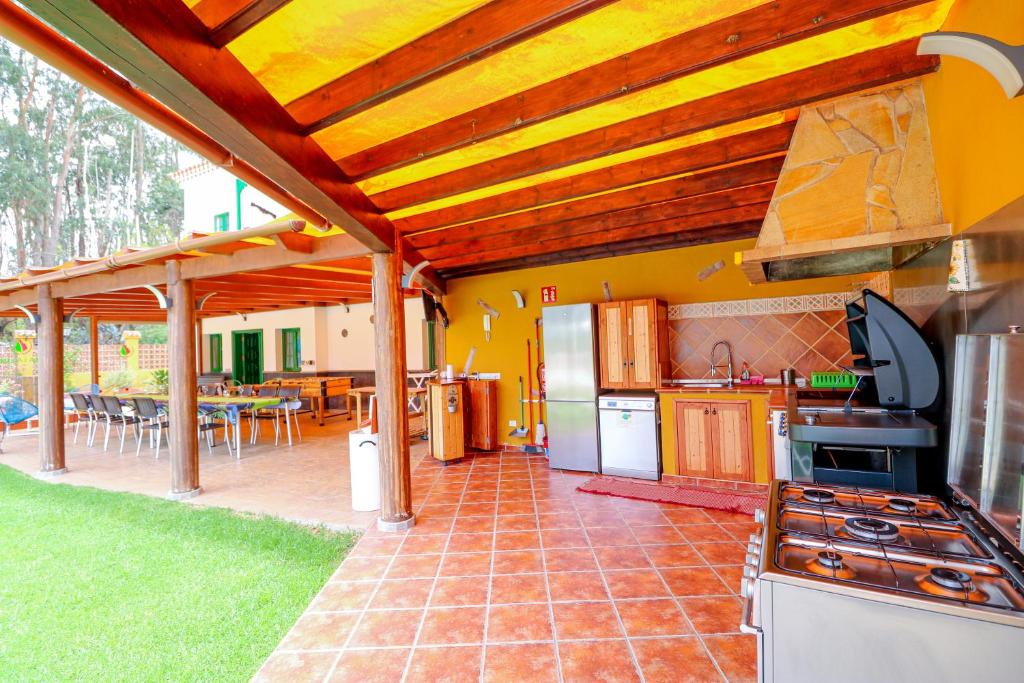 Majestic Mountain Villa with heated pool photo 2