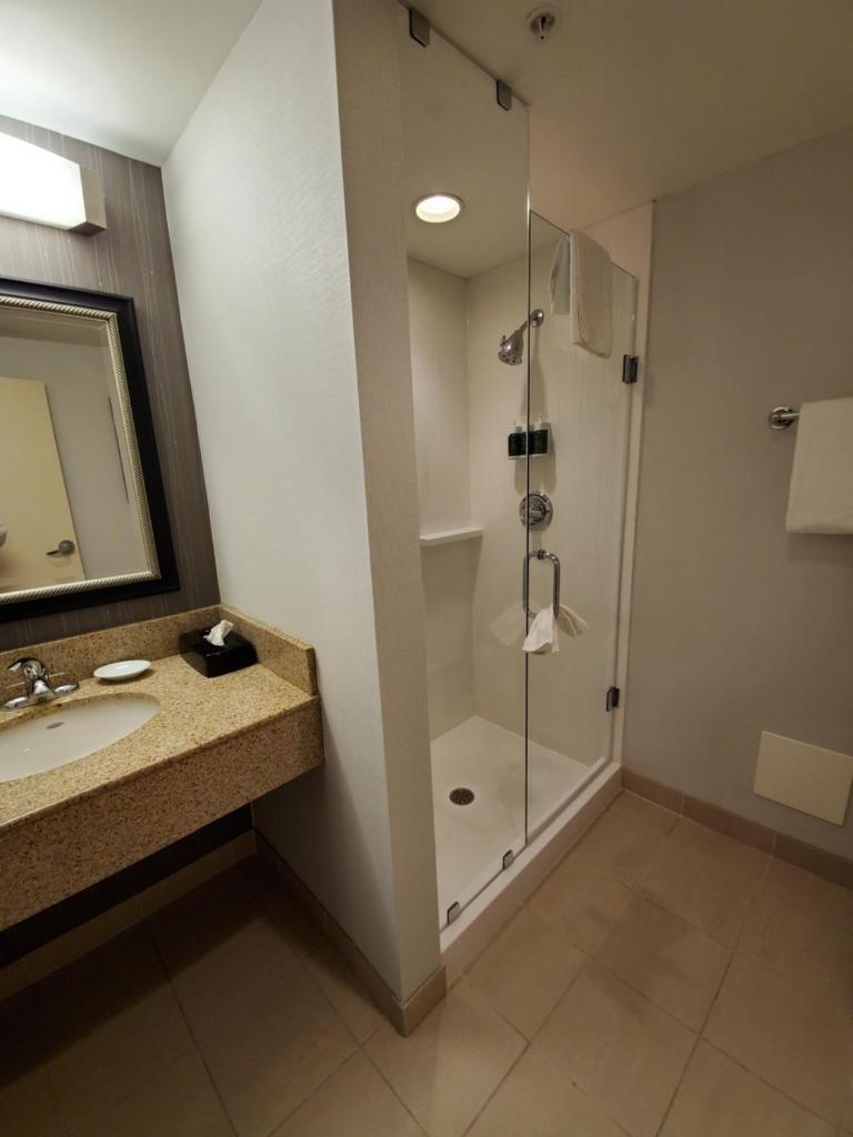 Courtyard by Marriott Hamilton - Tap to explore photos