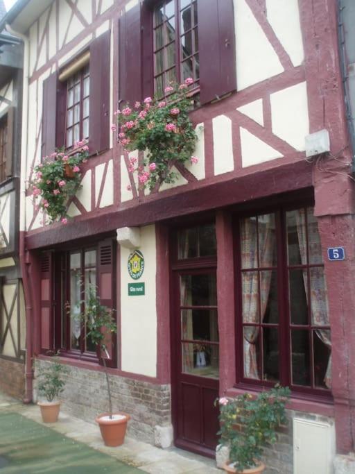 LA BOUILLOIRE, demeure historique et de caractère du 19è siècle.
