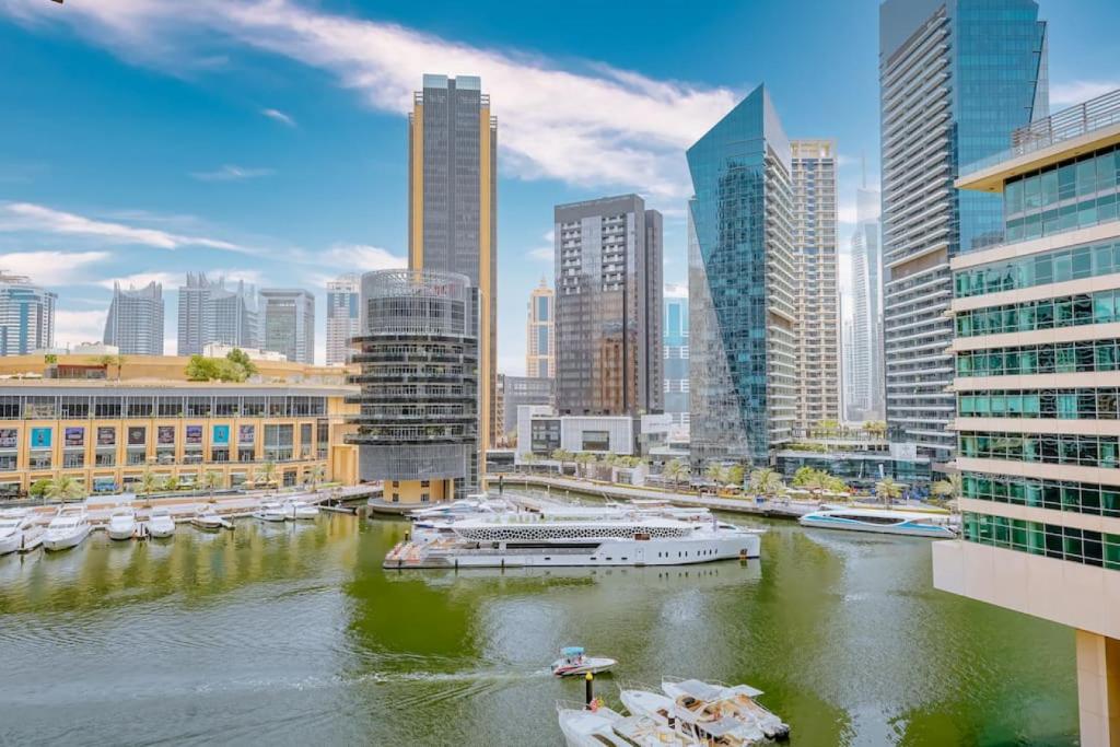 2 Beds Boho Design w Marina view In Marina Quays photo 3
