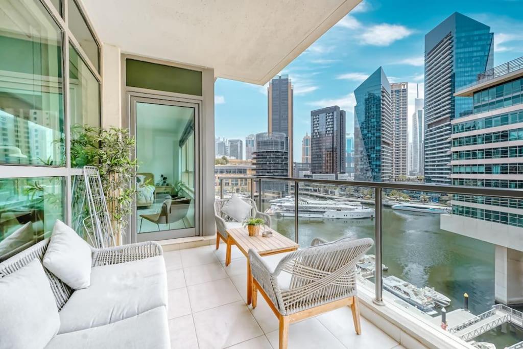 2 Beds Boho Design w Marina view In Marina Quays photo 4