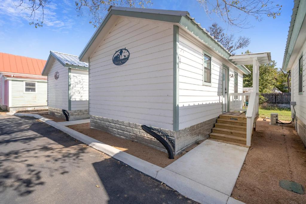 Charming Casita Right on Main St image