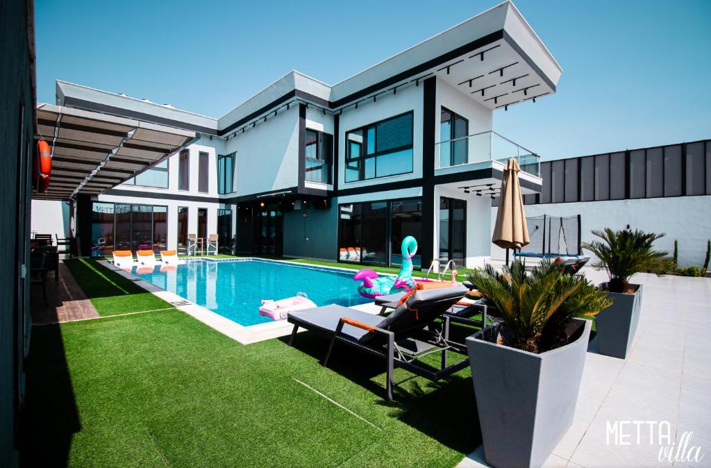 Metta Villa photo 1