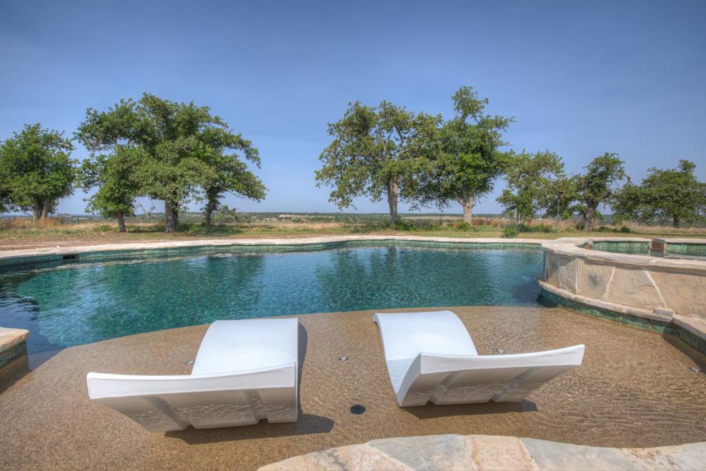 Luxury Homes! With a Pool-jacuzzi-outdoor Kitchen! image