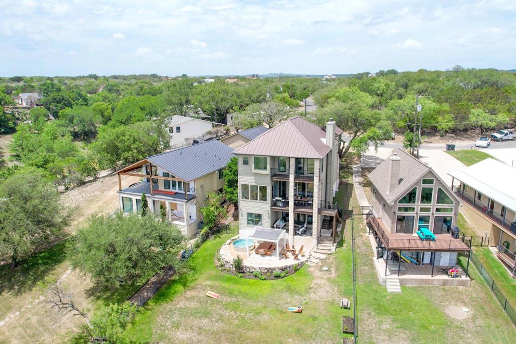 Luxury Lakefront Home-Private Dock - Dipping Pool! photo 4
