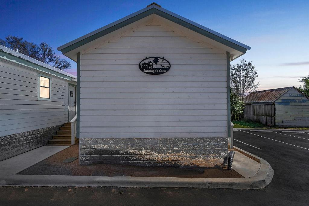 Gorgeous Cabin on Main-steps to Pacific War Museum image