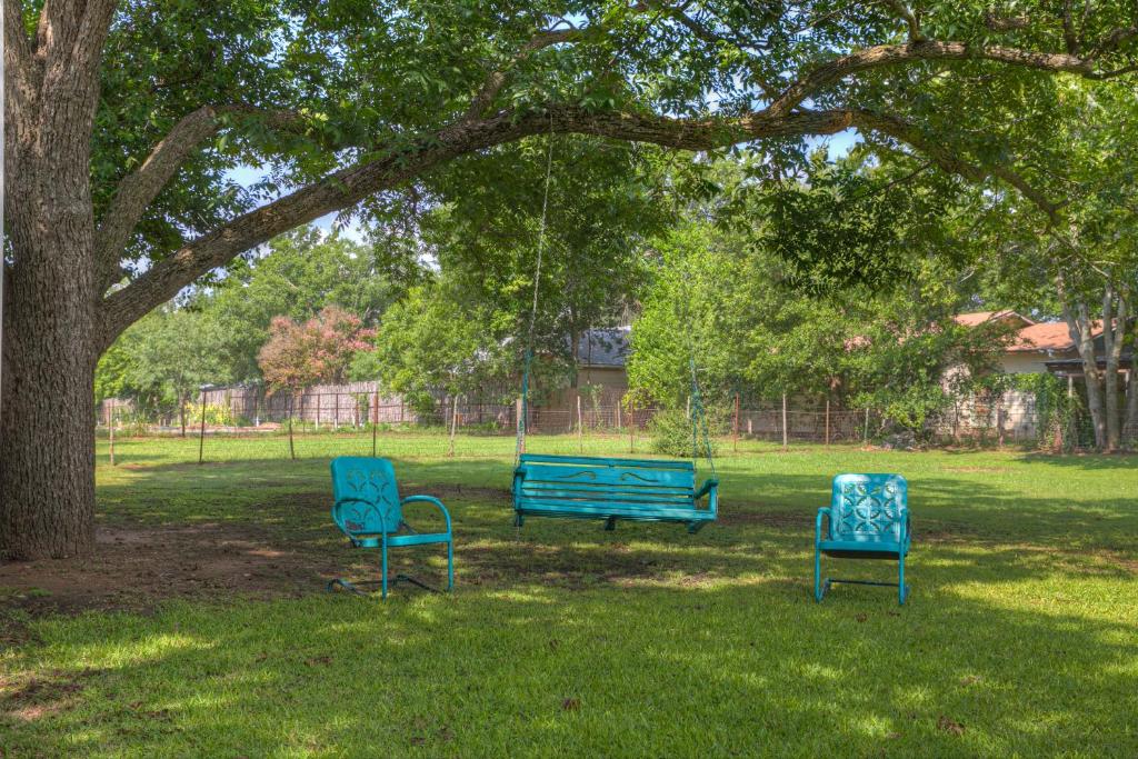 Clover Haus 2 Blks to Main St With Pool and Spa! image
