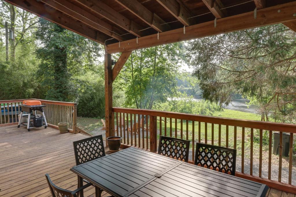 Riverfront Milford Getaway with Kayaks and Deck!