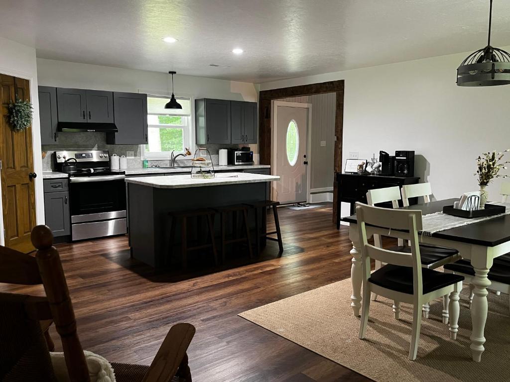 Country Hills Hideaway photo 1