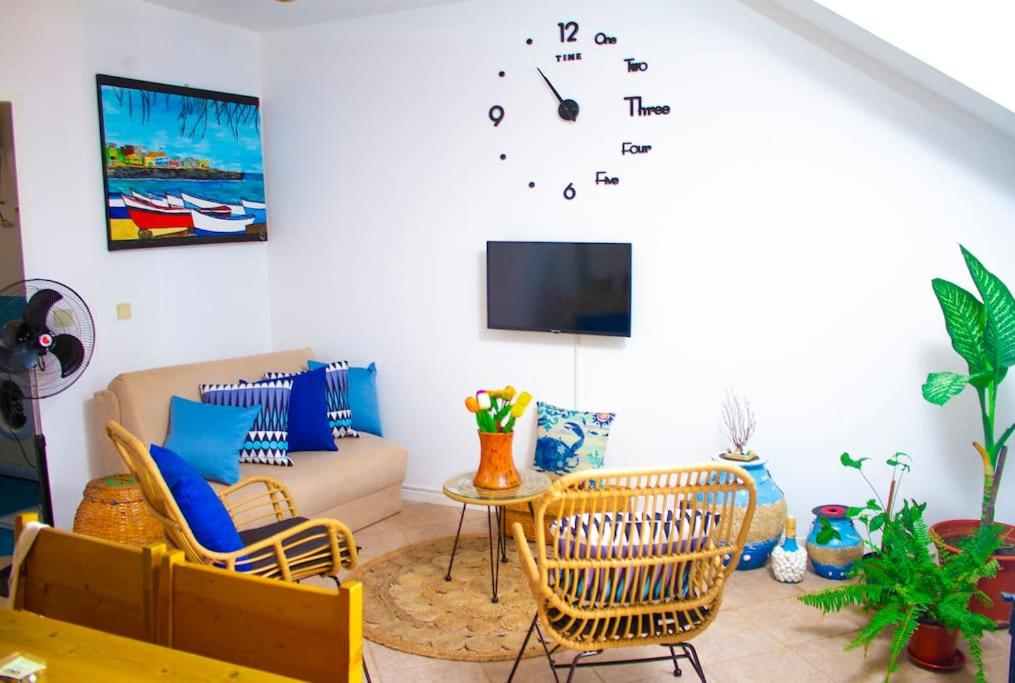 Relaxing Blue Flat near beach! photo 1