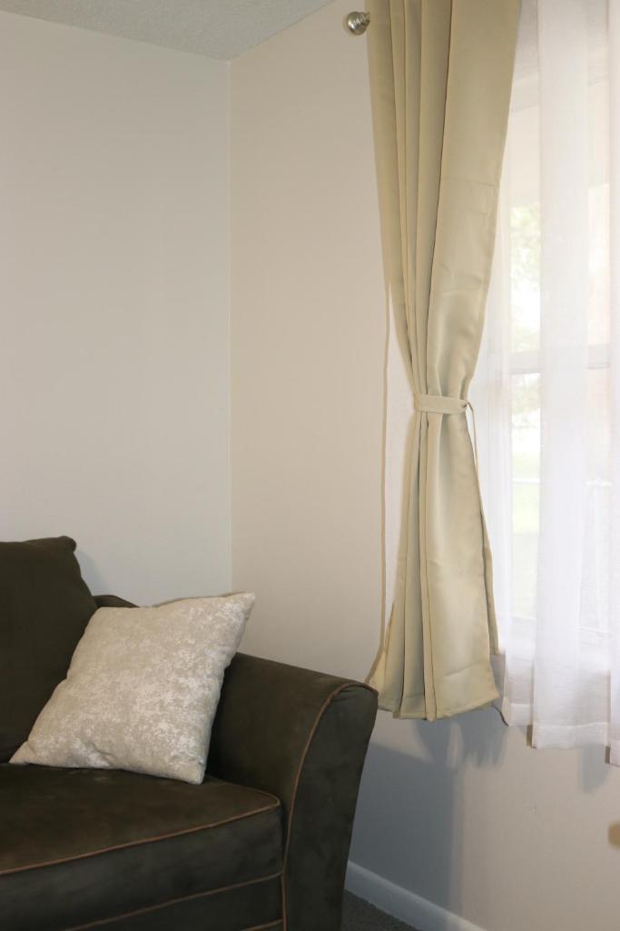 Hidden Emerald-Apartment with Kitchen and Laundry photo 3