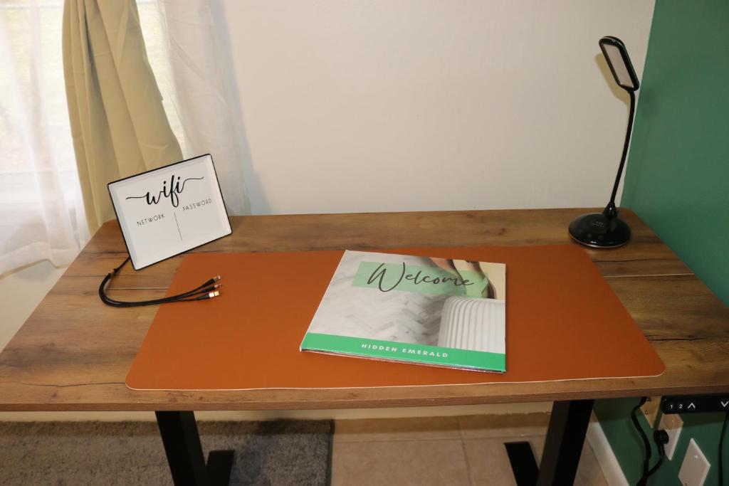 Hidden Emerald-Apartment with Kitchen and Laundry photo 4