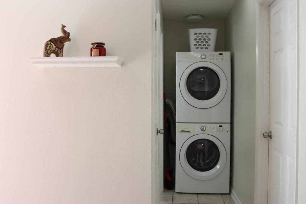 Hidden Ruby-Apartment with Kitchen and Laundry photo 4