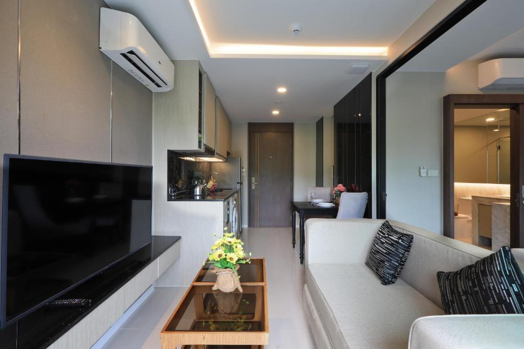 Sea View 1-BR 36 m2 Panora Surin by Holy Cow photo 4