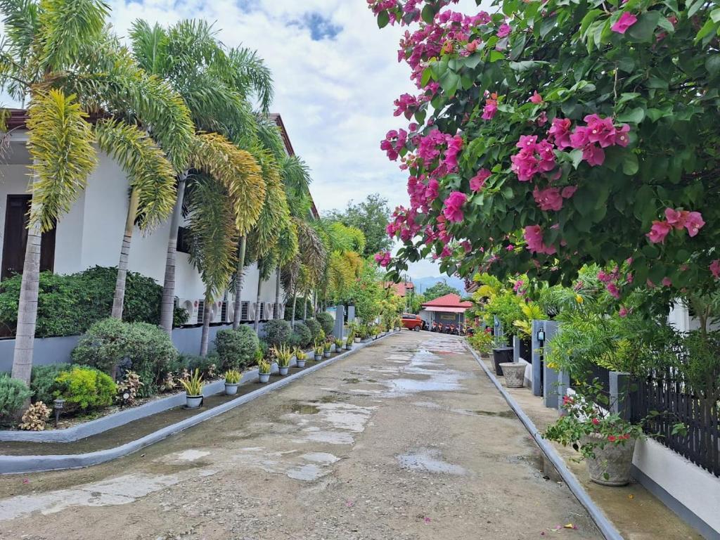 Garden Village Resort photo 2
