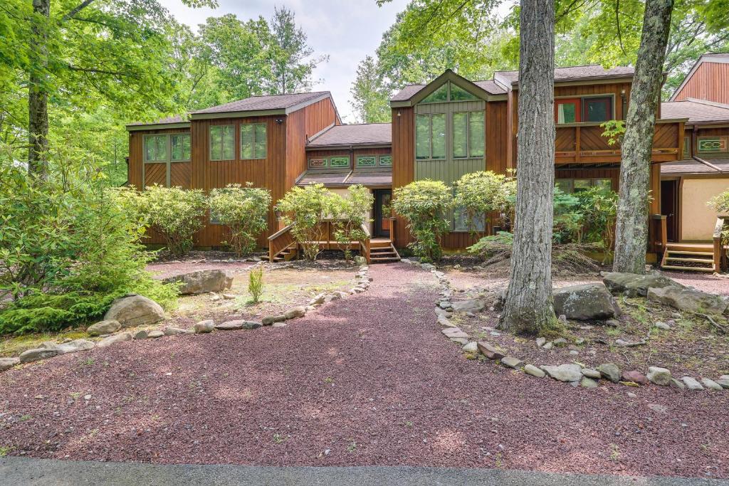 Pet-Friendly Lake Harmony Townhome with Pool Access! photo 1