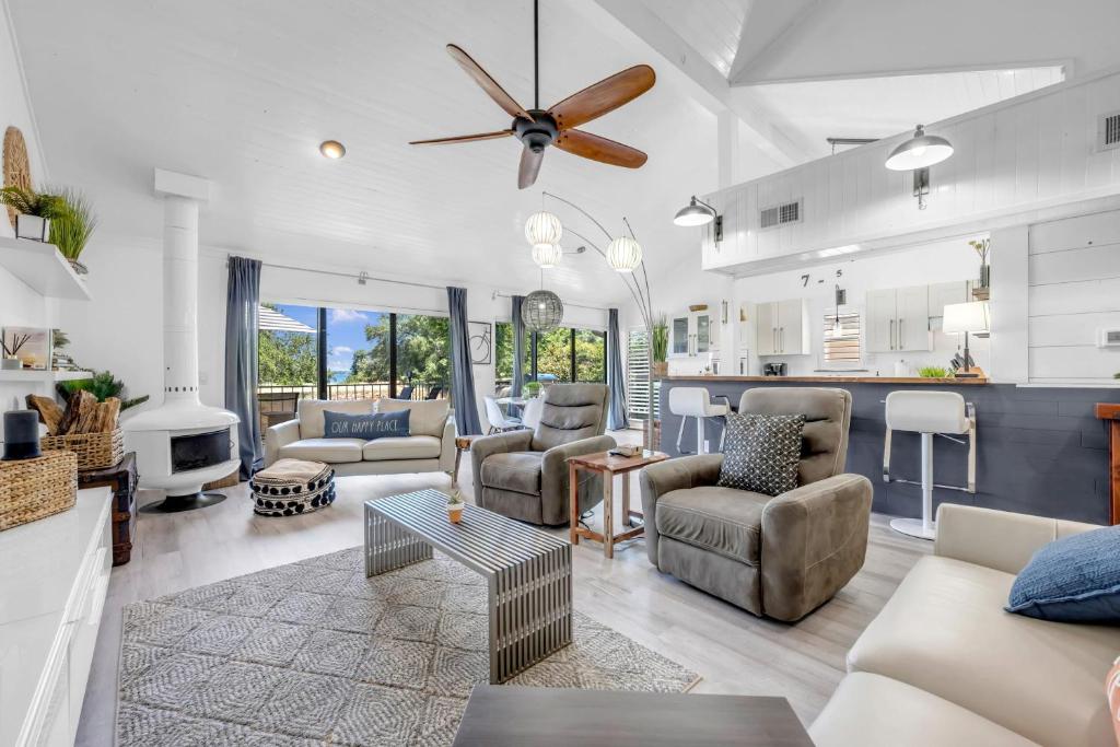 Chic Townhouse on Lake LBJ with Wet Boat Slip