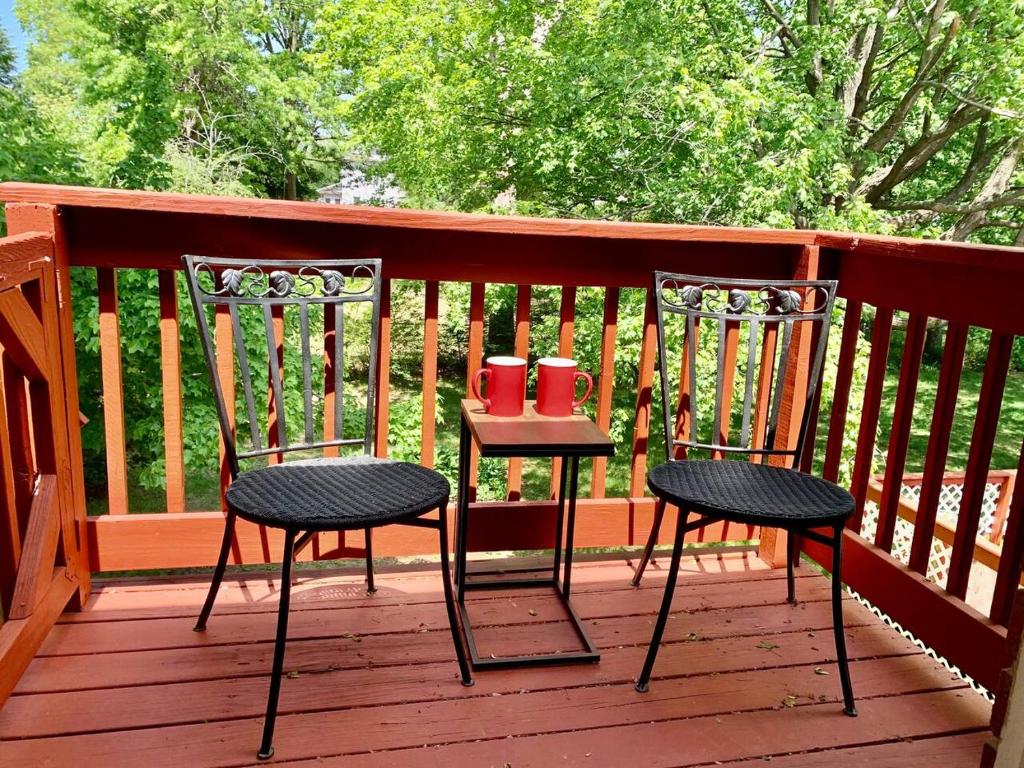 Convenient 2BR/3BD pet friendly Apartment with private entrance photo 4