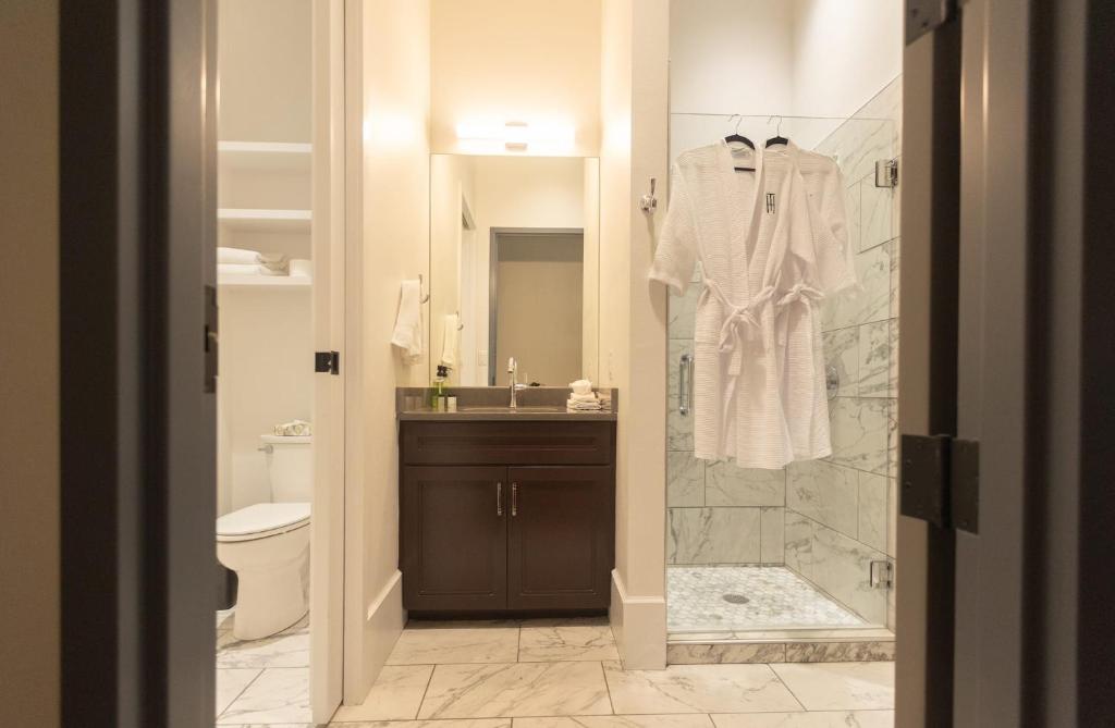 The Thomas Hotel - Premium Square View Suite photo 3
